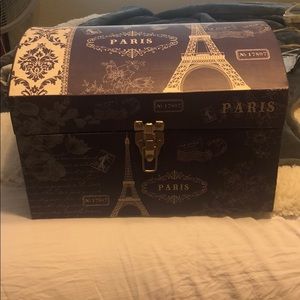 Paris themed box with handles
